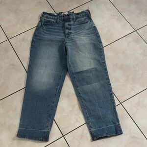 Universal Thread Women's Cropped Blue Jeans